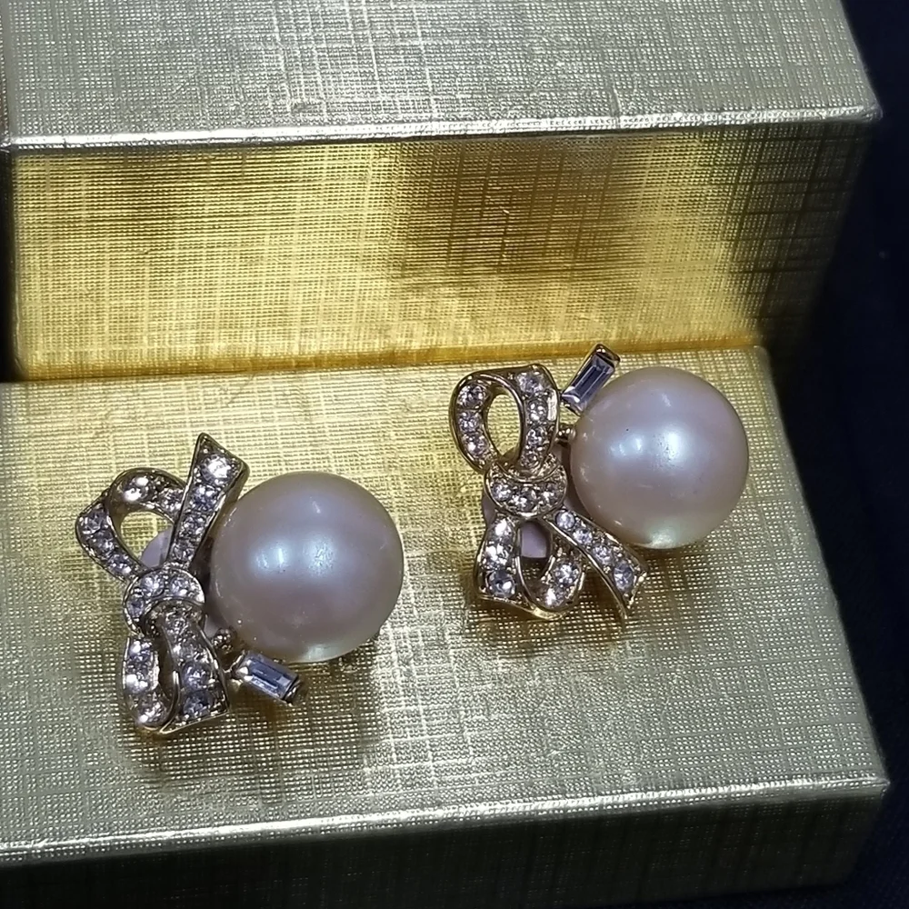 Vintage Nina Ricci  faux pearl clip on earrings